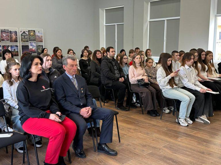 «ЕХО ЧОРНОБИЛЯ». У ХМЕЛЬНИЦЬКОМУ ВШАНУВАЛИ ПАМ’ЯТЬ І ГОВОРИЛИ ПРО БЕЗПЕКУ МАЙБУТНЬОГО