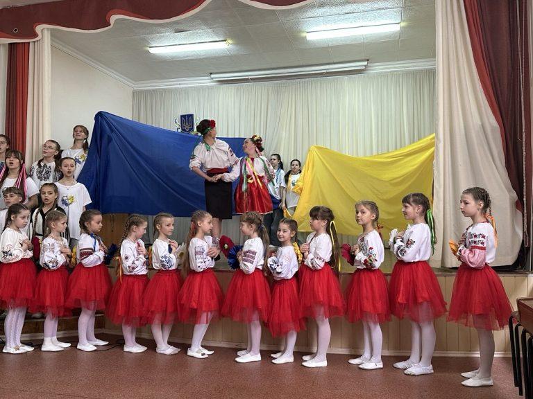 ХМЕЛЬНИЦЬКІ ШКОЛЯРІ ПРОДЕМОНСТРУВАЛИ ТАЛАНТИ НА МІСЬКОМУ ОГЛЯДІ-КОНКУРСІ