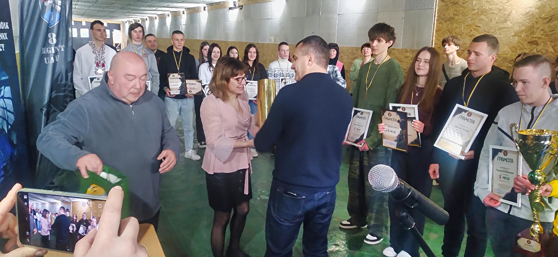 ЗАВЕРШИЛИСЯ ТЕМАТИЧНІ ЗМАГАЛЬНІ ЗБОРИ З ВИПУСКНИКАМИ. МІСЬКИЙ ГОЛОВА НАГОРОДИВ ПЕРЕМОЖЦІВ