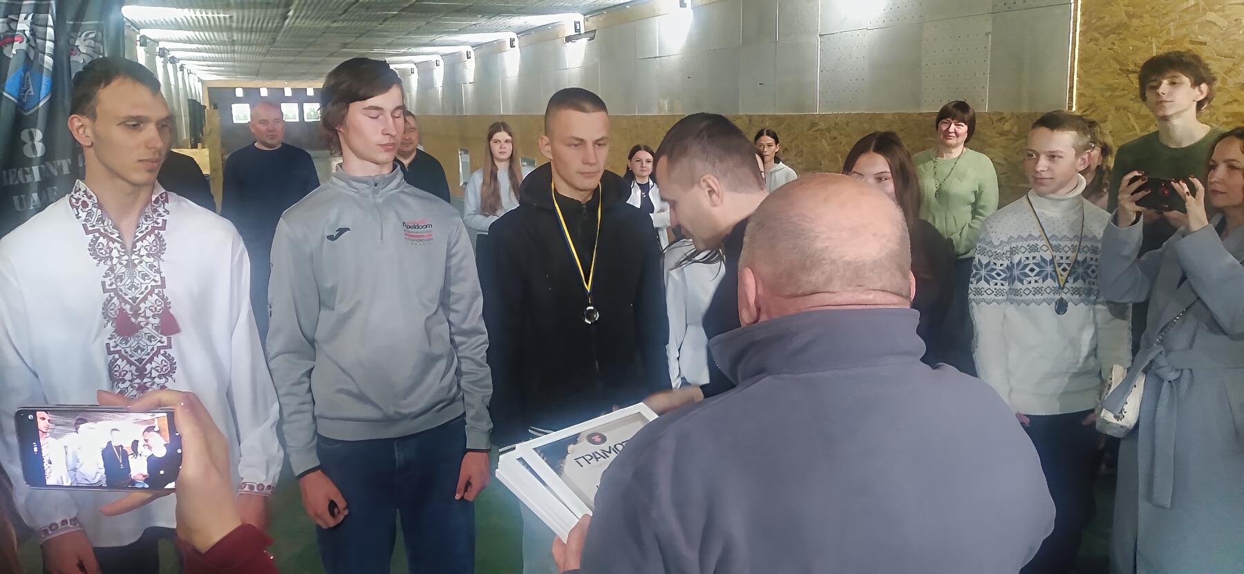 ЗАВЕРШИЛИСЯ ТЕМАТИЧНІ ЗМАГАЛЬНІ ЗБОРИ З ВИПУСКНИКАМИ. МІСЬКИЙ ГОЛОВА НАГОРОДИВ ПЕРЕМОЖЦІВ