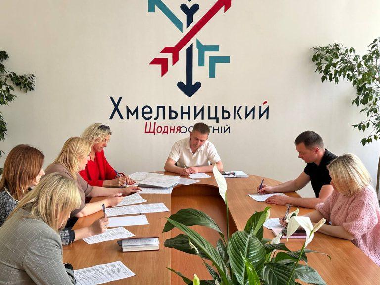 У ХМЕЛЬНИЦЬКІЙ ГРОМАДІ ВИЗНАЧЕНО ПРОЄКТИ-ПЕРЕМОЖЦІ ШКІЛЬНОГО ГРОМАДСЬКОГО БЮДЖЕТУ — 2026