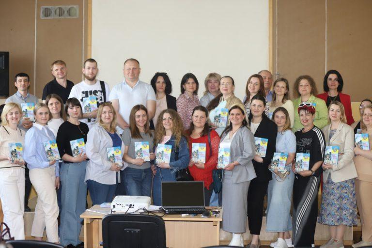 ПАМ’ЯТАТИ, ЩОБ НЕ ДОПУСТИТИ ЗНОВУ. У ХМЕЛЬНИЦЬКОМУ ПРОВЕЛИ КРУГЛИЙ СТІЛ ДО ДНЯ ПАМ’ЯТИ ЖЕРТВ ПОЛІТИЧНИХ РЕПРЕСІЙ