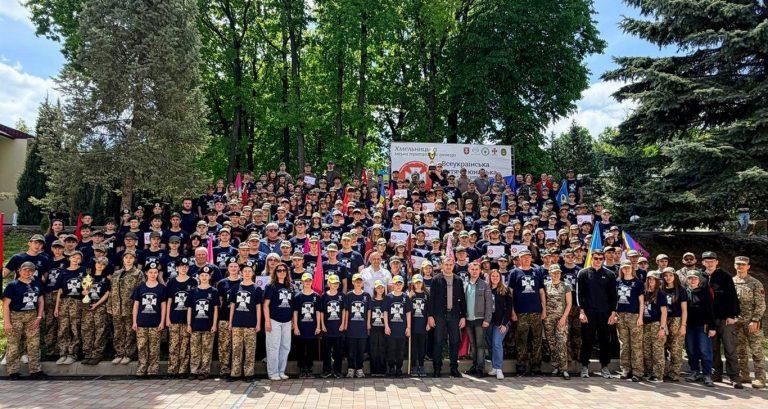 ЗАВЕРШИВСЯ МІСЬКИЙ ЕТАП ГРИ «СОКІЛ» («ДЖУРА»). НАГОРОДИ ПЕРЕМОЖЦЯМ ВРУЧИВ МІСЬКИЙ ГОЛОВА