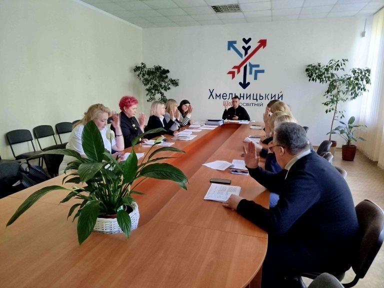 ГІДНІ НАГОРОДИ — ГІДНИМ ПЕДАГОГАМ